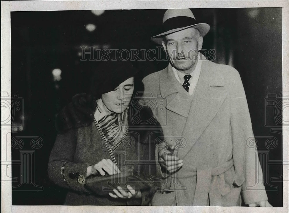 1935 Major Edward G. Covell Olivia Anderson in Atty Office - Historic Images