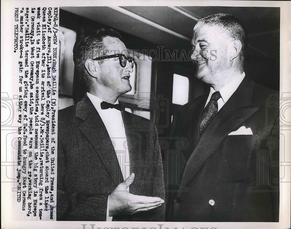 1953 Press Photo Newspapermen Hugh Baillie And James Copley Chat Aboard Liner - Historic Images