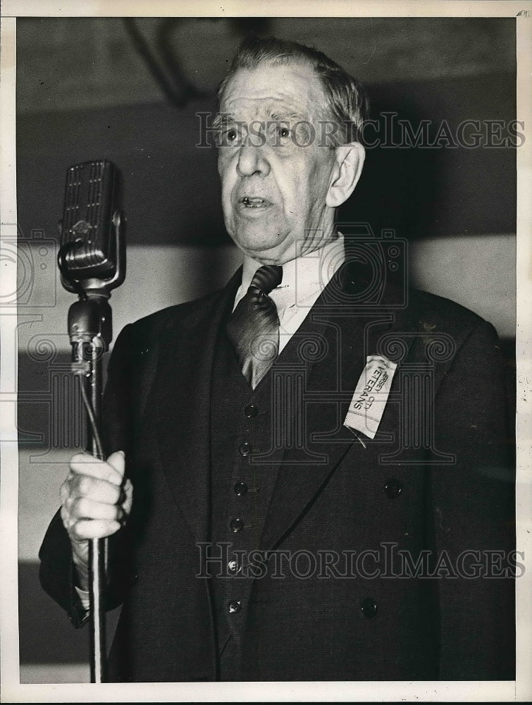 1938 Col. George Vickers addressing veterans  - Historic Images