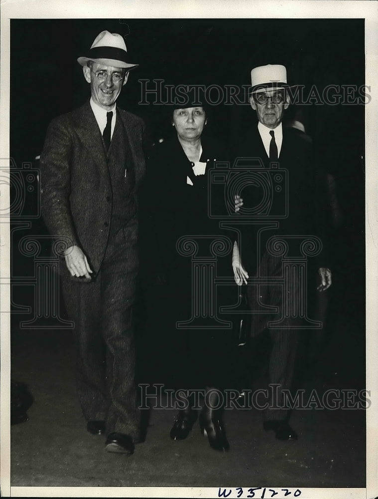 1936 Sen. Hattie Caraway, Joseph Sinnott and Garrett Whiteside - Historic Images