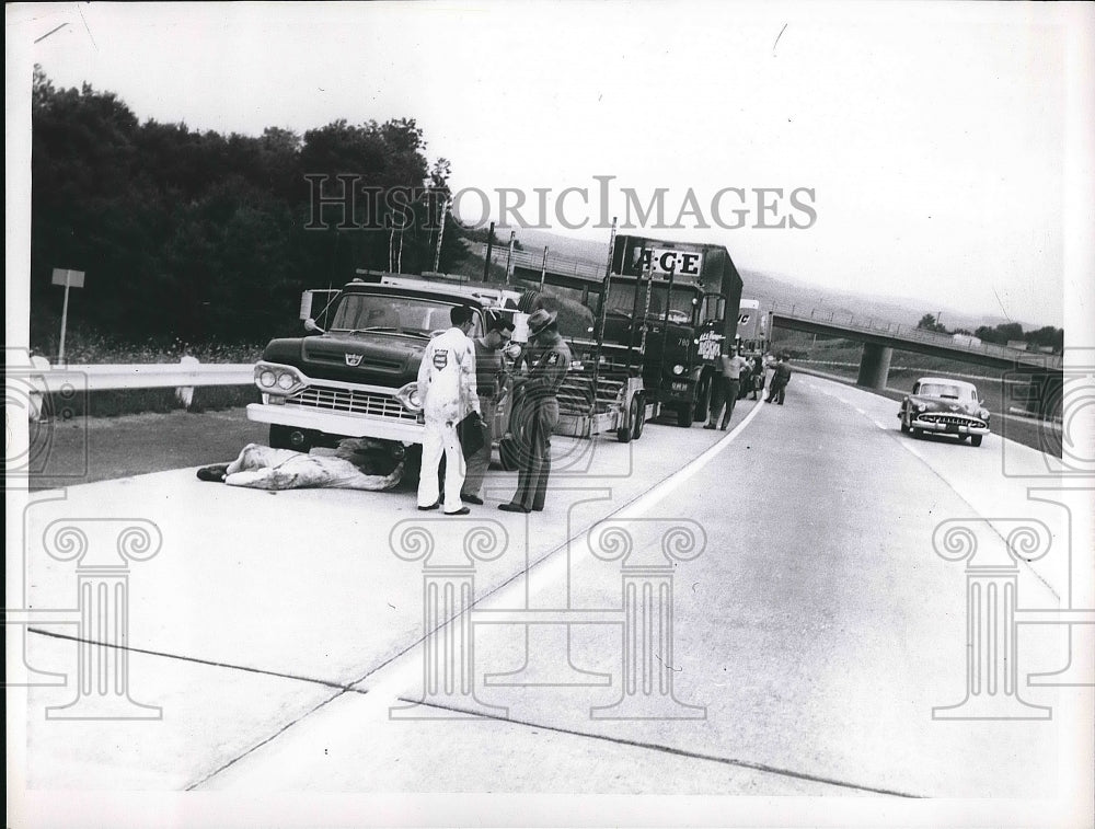 1962 Press Photo Truck weighing on New York State Hwy. - nea55913 - Historic Images