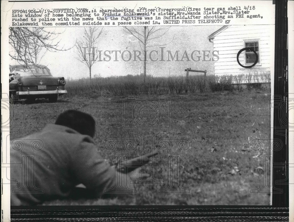 1951 Press Photo A police sharpshooter launching teargas into house - nea55915 - Historic Images