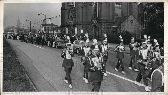 1966 Press Photo A large crowd gathering behind Parade - nea55921 - Historic Images