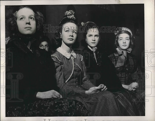 1948 Press Photo Children in Greenfield Village watching reenactment for jury - Historic Images