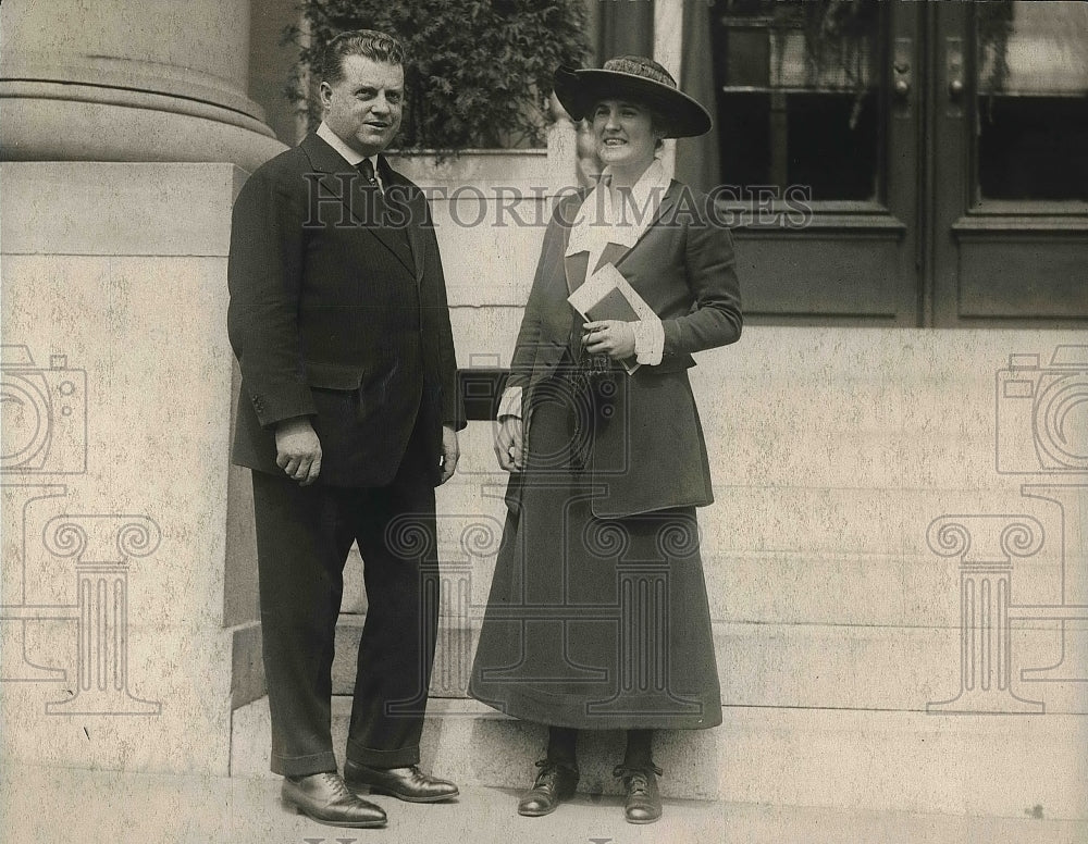 1920 Josephine Sohane with Eugene Gibney at conference  - Historic Images