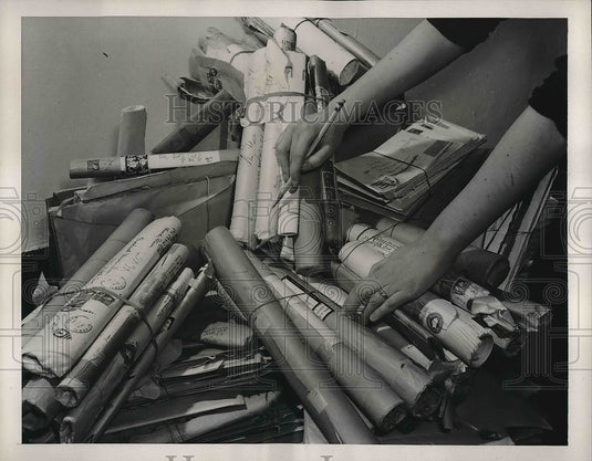 1941 Press Photo Musical manuscript sent to Chicago theater - nea55978 - Historic Images