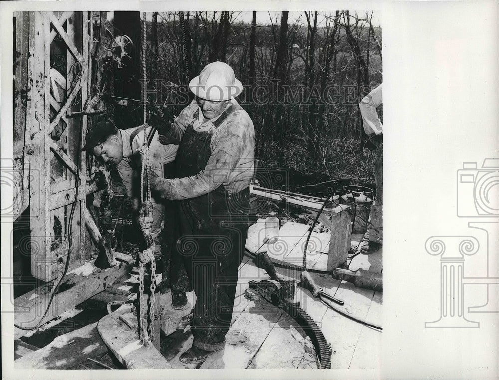1959 Ky oil workers at drilling site  - Historic Images