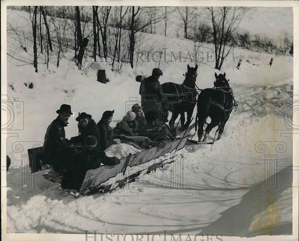 1940 Press Photo Mrs. Ralph Caldwell being taken to hospital - nea56015 - Historic Images