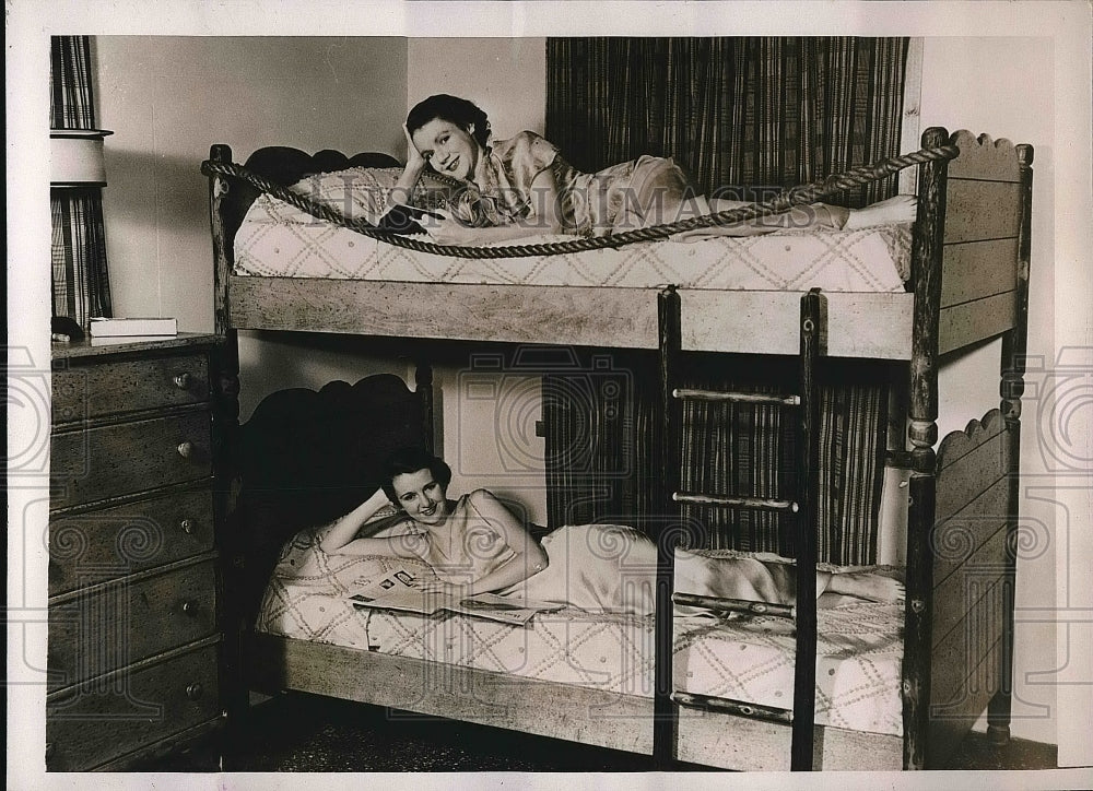 1935 Rita and Floy Carter in bunk beds  - Historic Images