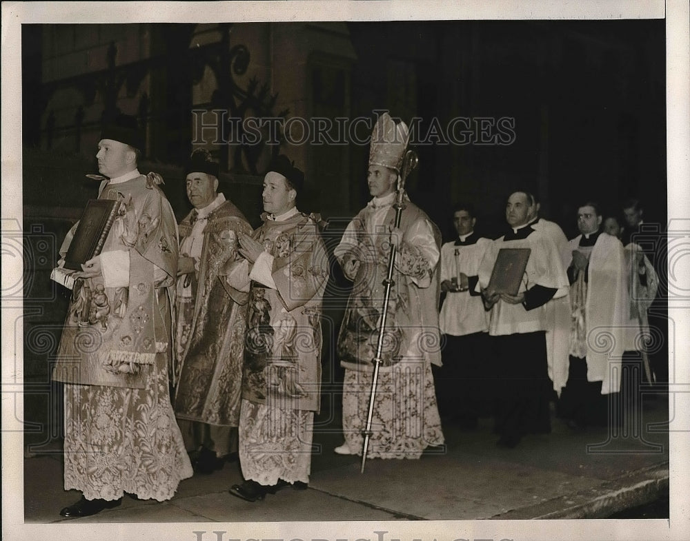 1939 Press Photo Bishop Stephen Donahue in procession - Historic Images