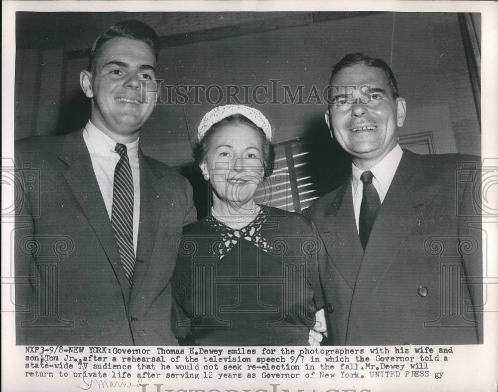 1954 Gov. and Mrs. Thomas Dewey with their son Tom Jr  - Historic Images