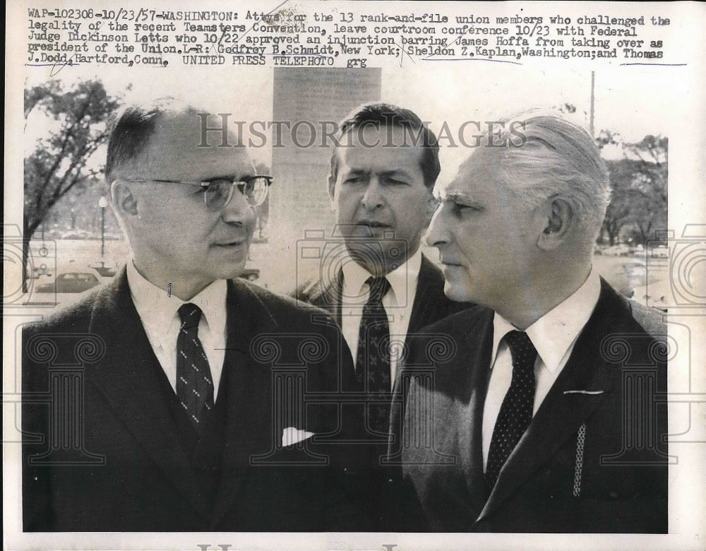 1957 Press Photo Godfrey Schmidt,Sheldon Kaplan &amp; Senator Thomas J. Dodd - Historic Images