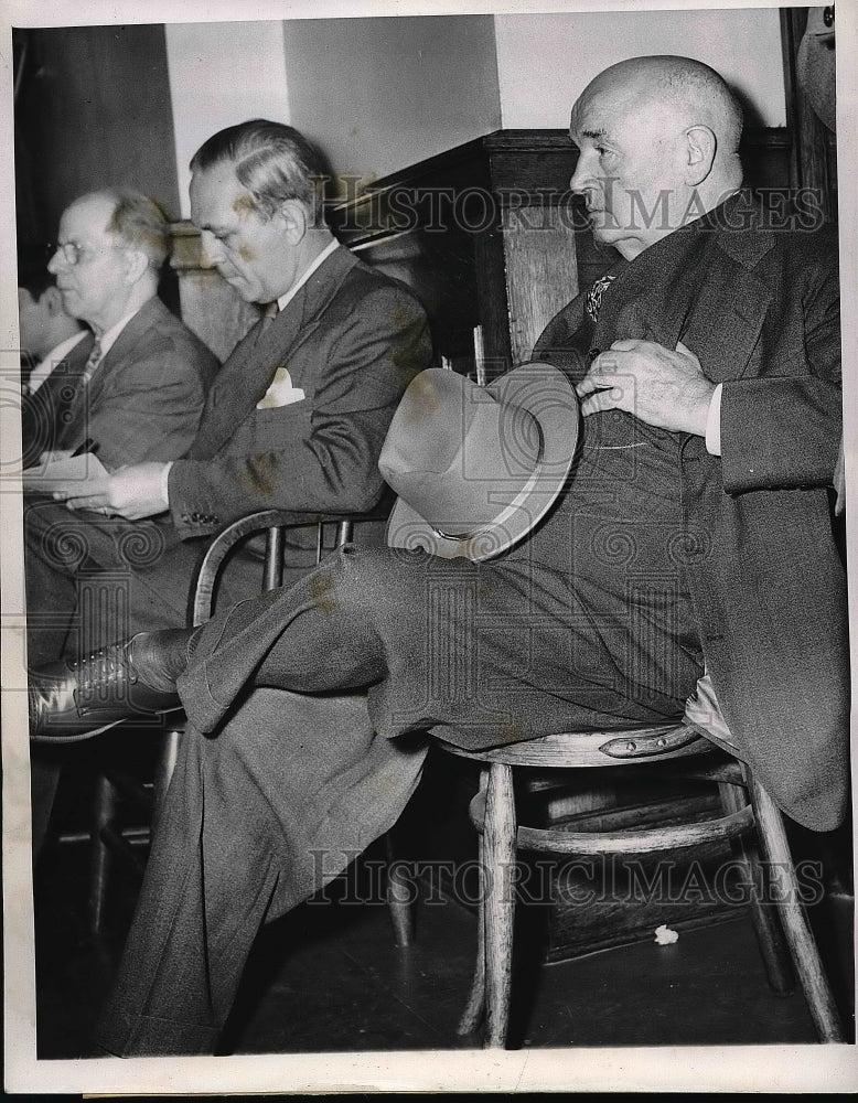 1947 Press Photo Atty. Paul Dillon at Appearing at subcommittee to testify - Historic Images