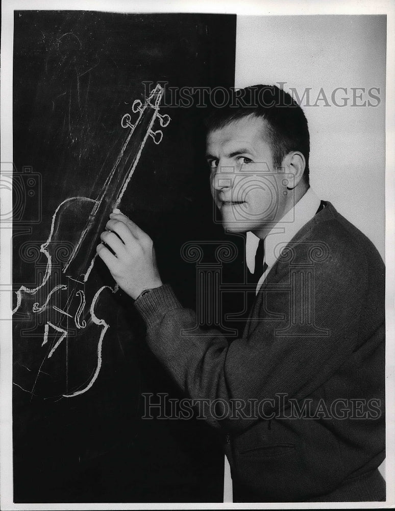 1963 Comedian Jerry Van Dyke giving performance  - Historic Images