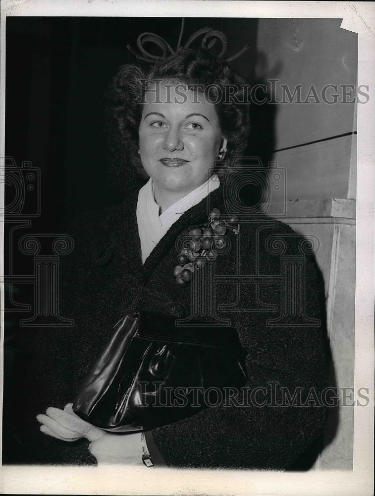 1944 Press Photo Mrs. Nancy Suzanne Anderson Crabtree after getting Inheritance - Historic Images