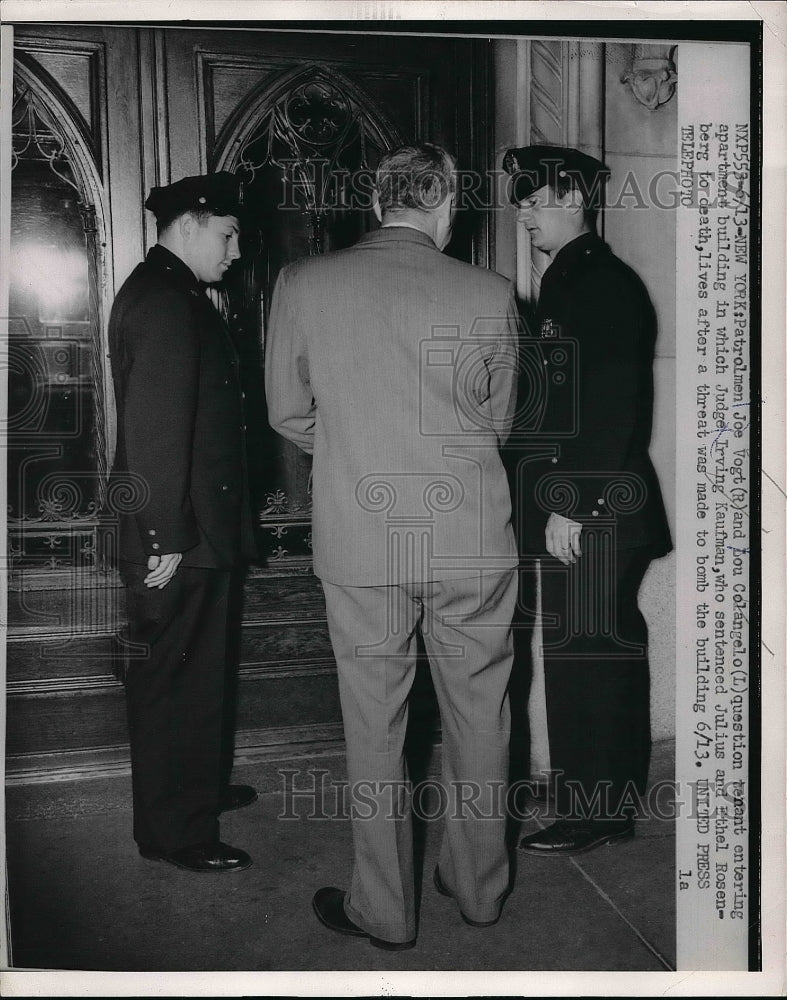 1953 Press Photo Officers Joe Bott and Lou Colangelo questioning tenant - Historic Images