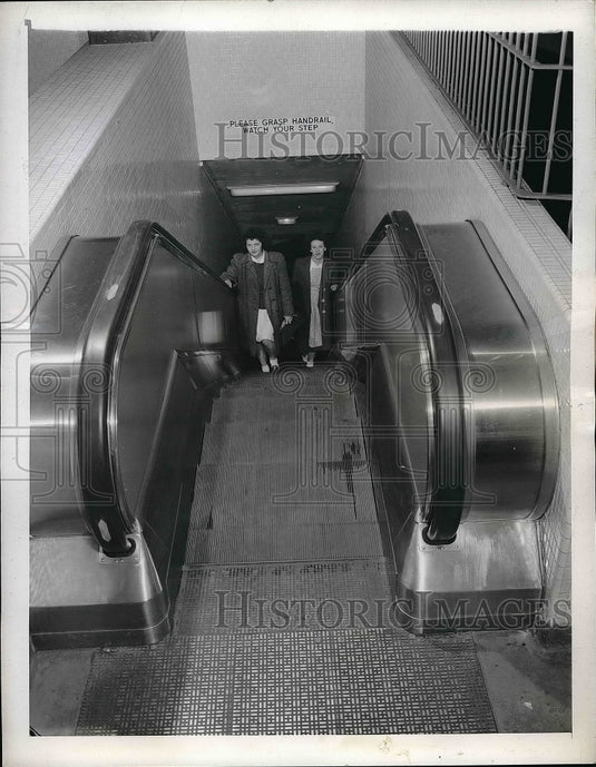 1943 Escalator leading down to a Chicago subway station  - Historic Images