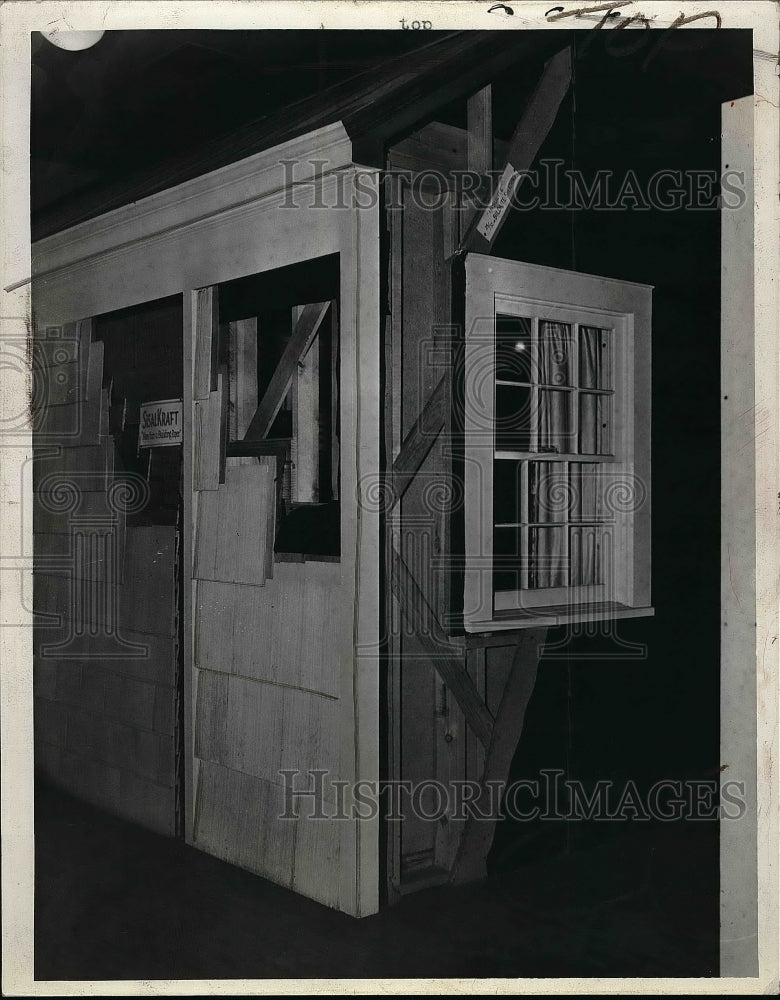 1941 View Of House In Display At Builders Exchange  - Historic Images