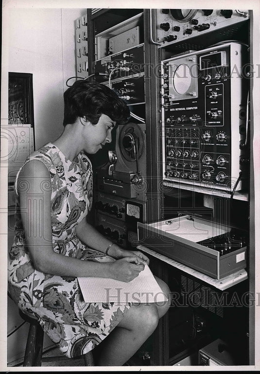 1968 Mrs. Mary Jo Gavison at speech Center  - Historic Images