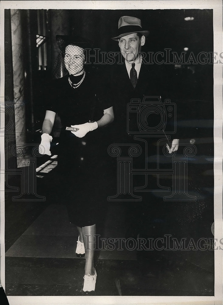 1939 Frank Hague Jr. with his wife going to court  - Historic Images
