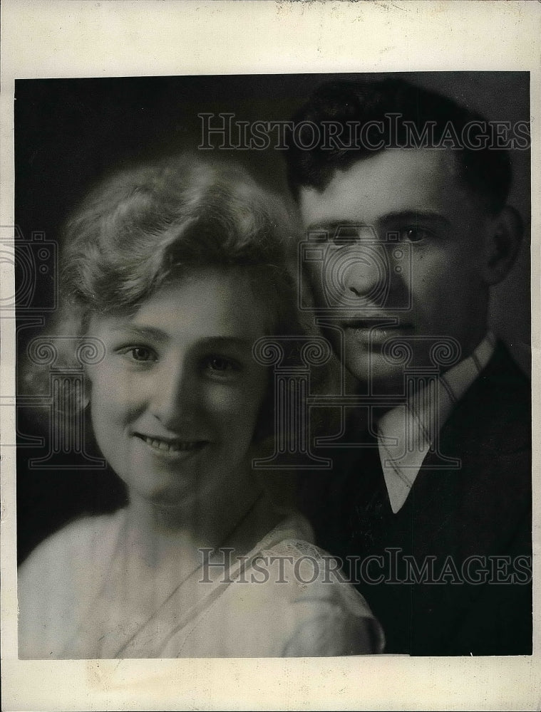 1930 Mr &amp; Mrs Moses Guglelmetti He Was Killed at Sea  - Historic Images