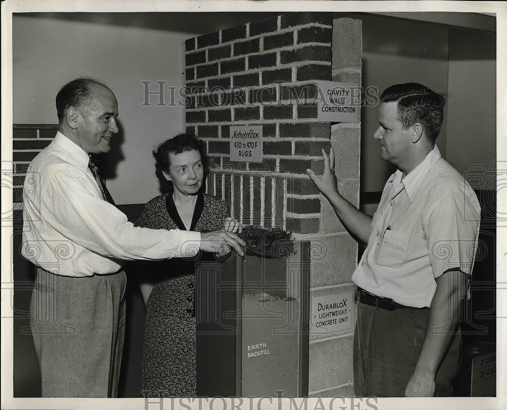 1951 Press Photo C W Jauch, Sec. Of Buisness Exchange &amp; Mrs. Bonnie Zeiser, Host - Historic Images