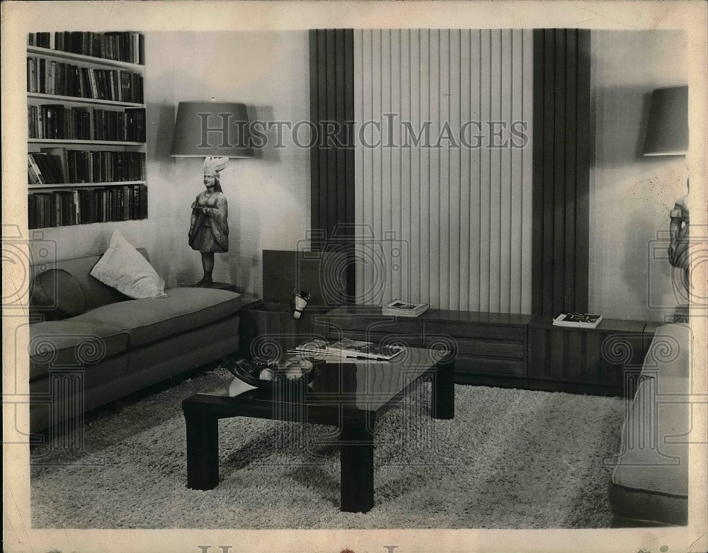 1955 Press Photo &quot;Sun Vertical&quot; Blinds On Display At Builder&#39;s Exchange - Historic Images