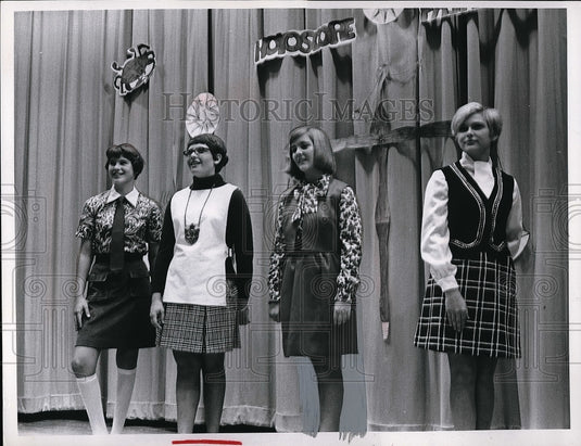 Press Photo Lodi Jr. High Models at Style Show - Historic Images