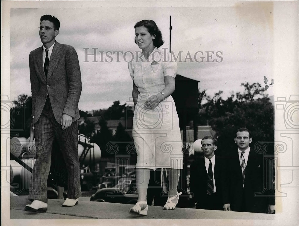 1938 James Carroll &amp; Sister Barbara Carroll During Murder Trial - Historic Images