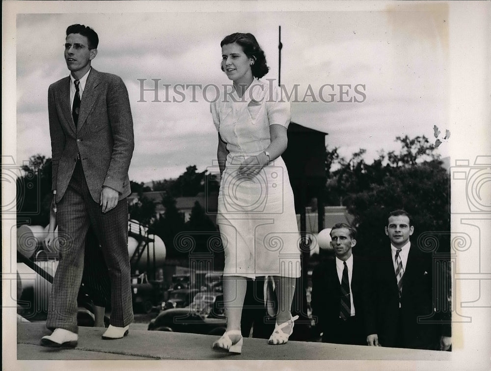 1938 James Carroll & Sister Barbara Carroll During Murder Trial - Historic Images