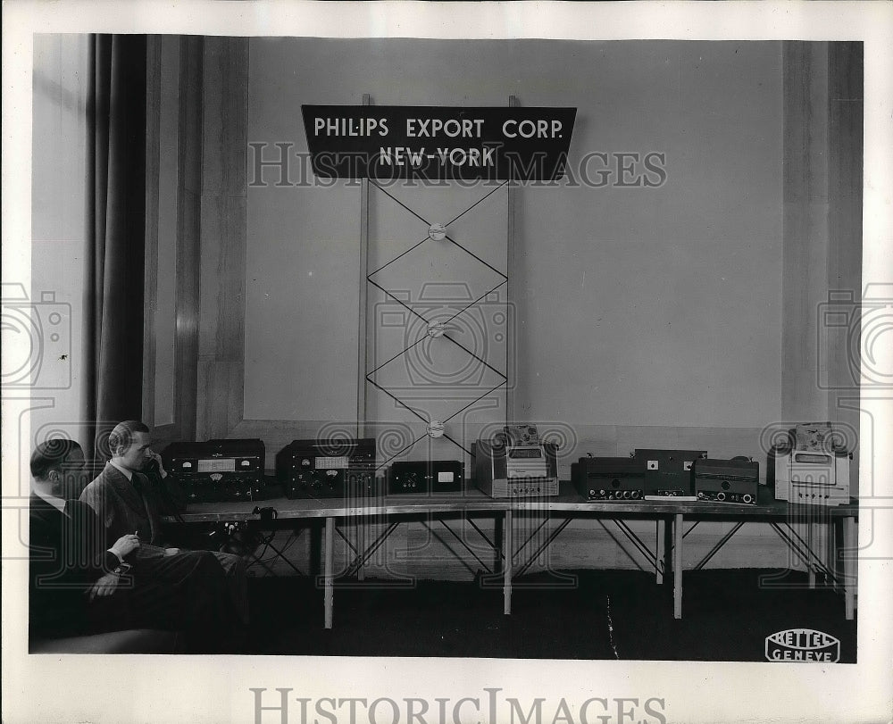 1948 Press Photo Jill Schelling, Mr. DeGlopper, Philips Export Corporation-Historic Images