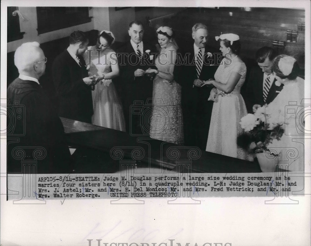 1954 Press Photo Judge M. Douglas Performing Large Size Wedding Ceremony - Historic Images
