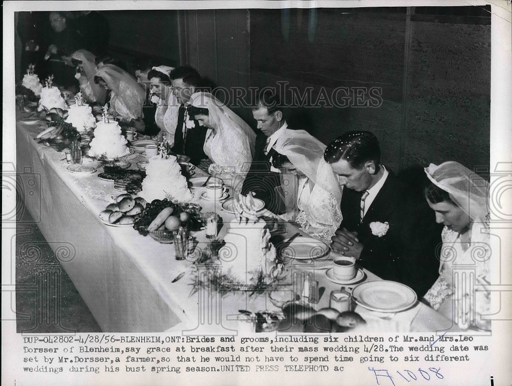 1956 Press Photo Brides &amp; Grooms With Children Of Mr. &amp; Mrs. Leo Dorsser-Historic Images