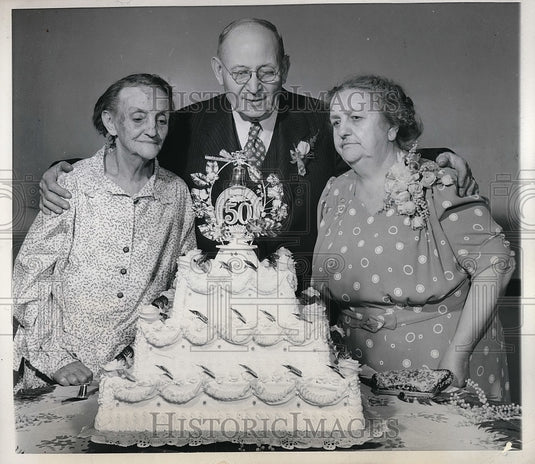 1944 Press Photo Mrs. Amanda Dean With Son In Law Harry W. Scott & Wife - Historic Images