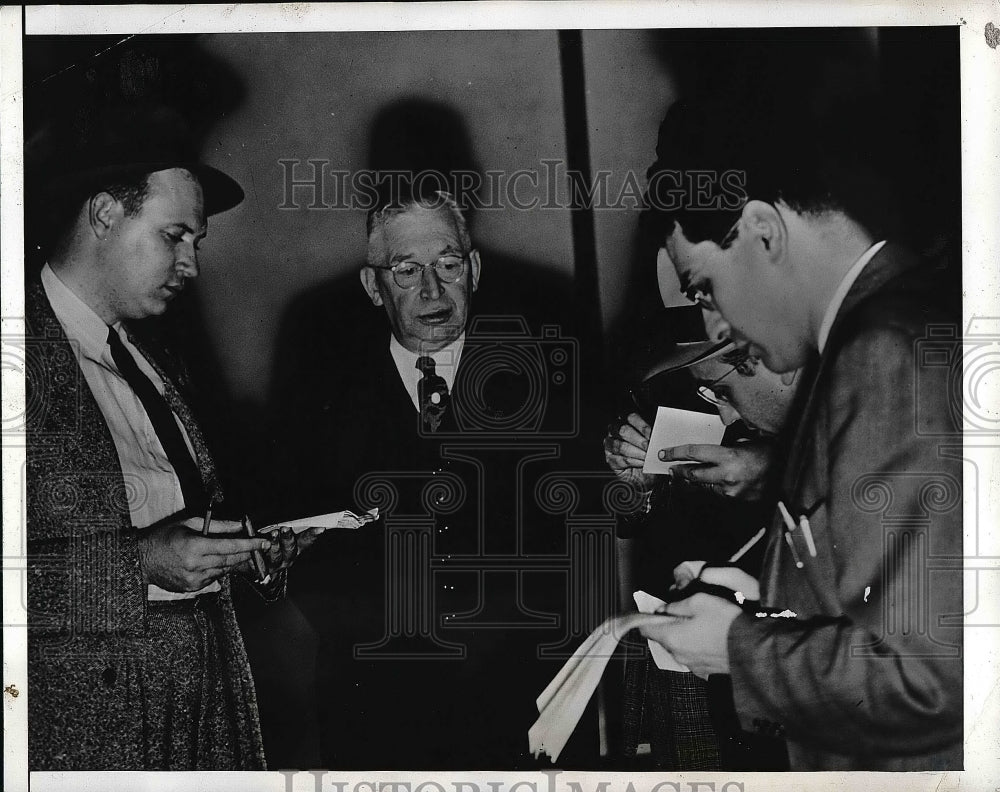 1941 Press Photo Federal Conciliator James Spallin meeting with C.I.O. leaders - Historic Images