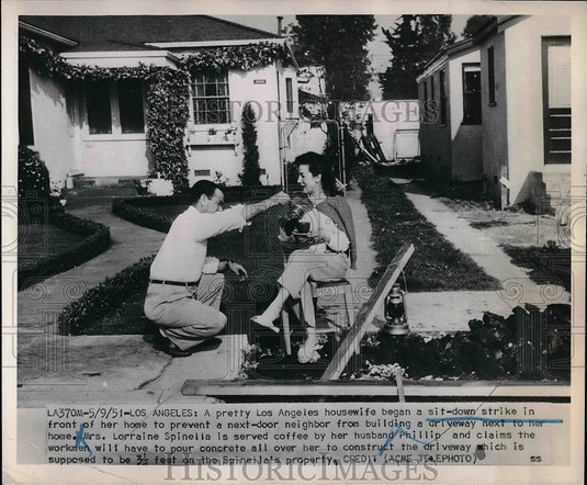 1951 Press Photo Mrs Lorraine Spinella and her husband Phillip during strike - Historic Images