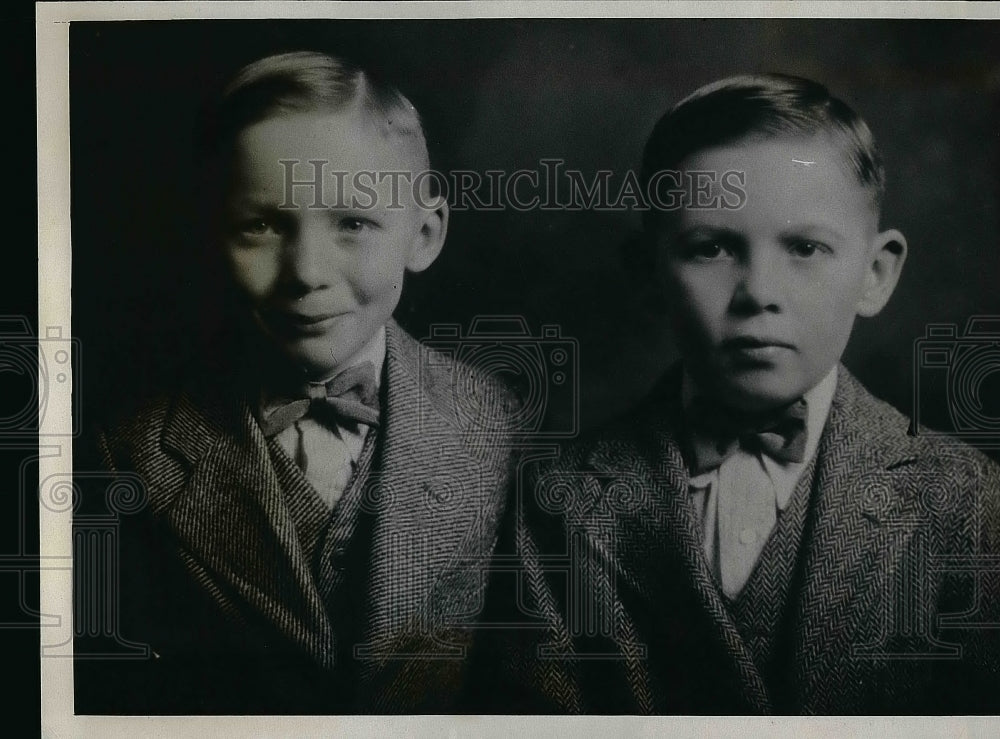 1934 William and Robert Saunders orphaned by the murder of their dad - Historic Images