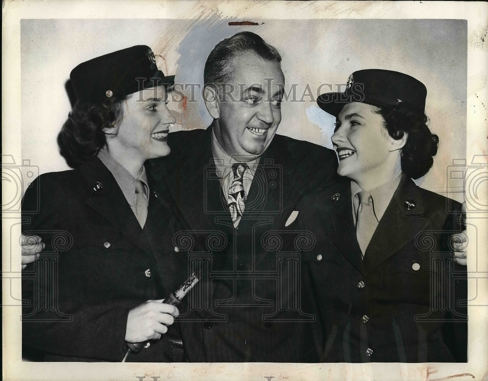 1944 Press Photo Jovial Tom Breneman Host Of "Breakfast At Sardi's" Program-Historic Images