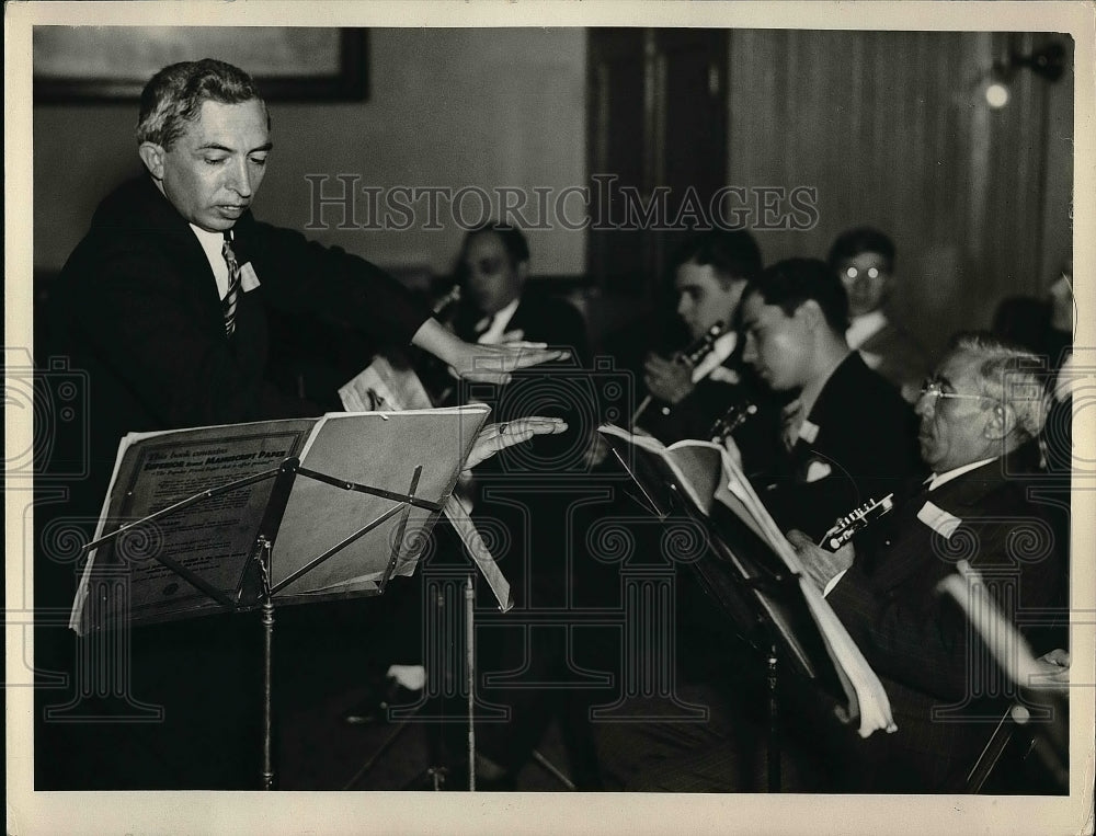 Press Photo Conductor Pasquale Giordano & Harmon House Orchestra - nea56749 - Historic Images