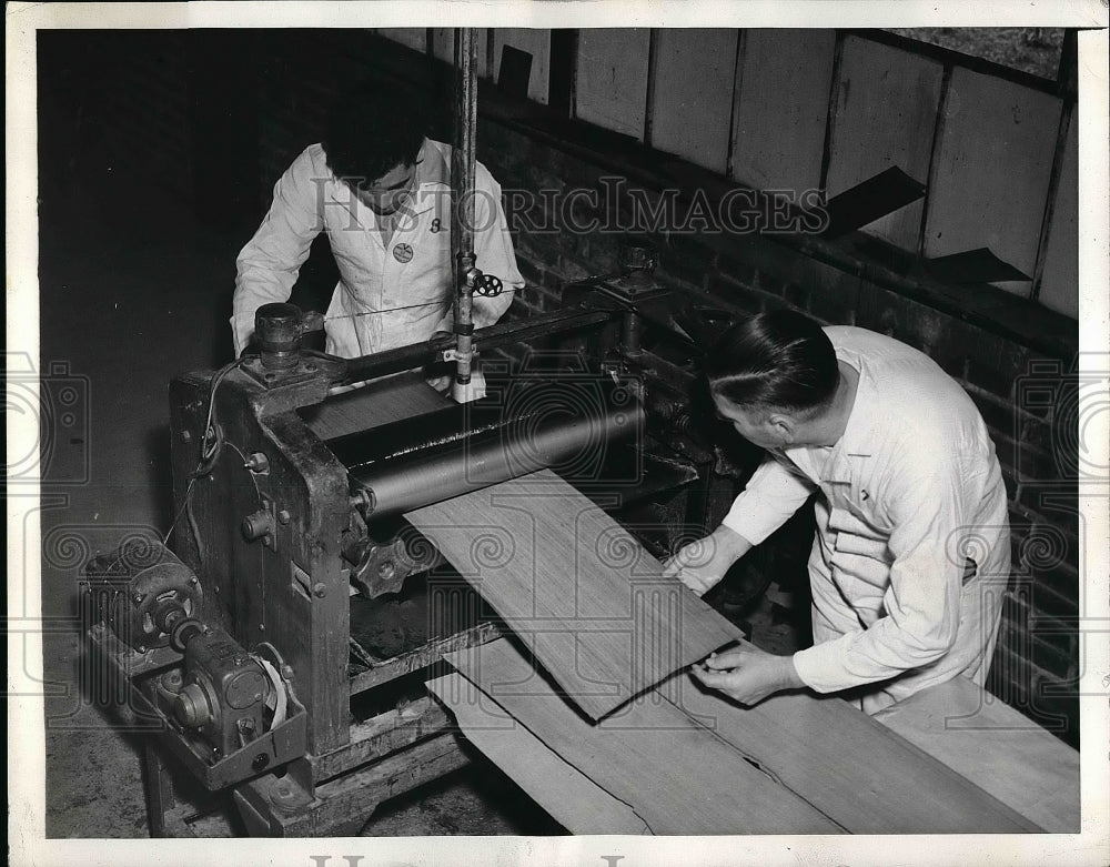 1942 Harry Graver and S.M. Wenzell at Vidal Research Corporation - Historic Images