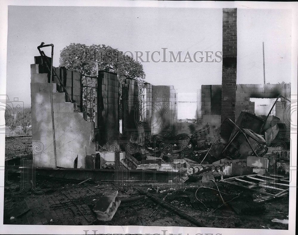 1955 Press Photo Remains of a house fire in Manchester Ohio - nea56756 - Historic Images