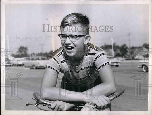 1959 Press Photo Peter Wachter going to Pleasant Valley school - nea56766 - Historic Images