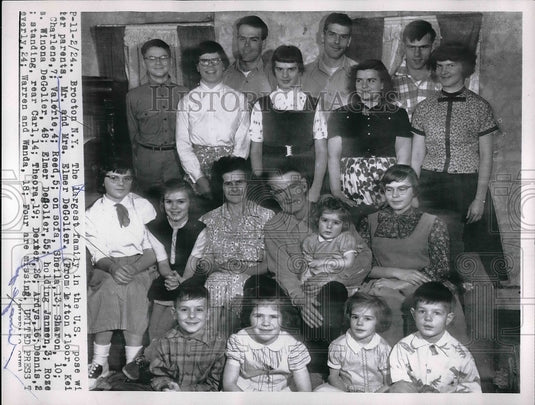 1956 Press Photo Mr. and Mrs Elmer DeGolier with their children Kei, Charlene-Historic Images
