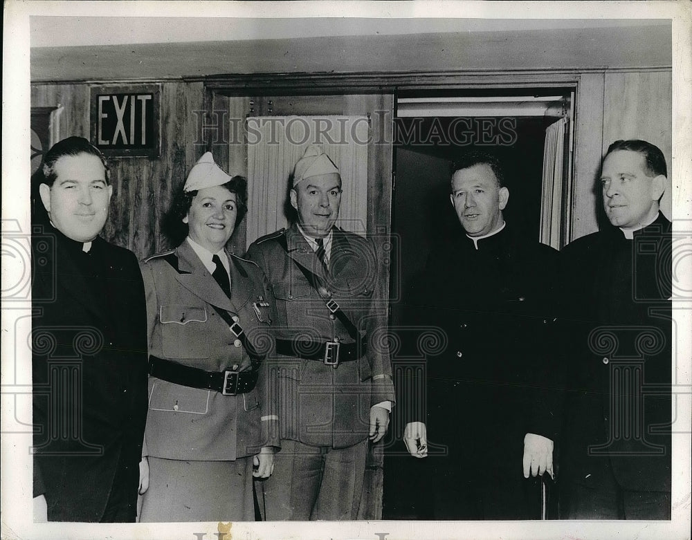 1944 Catholic War Veterans Convention Attendees At Hotel New Yorker - Historic Images