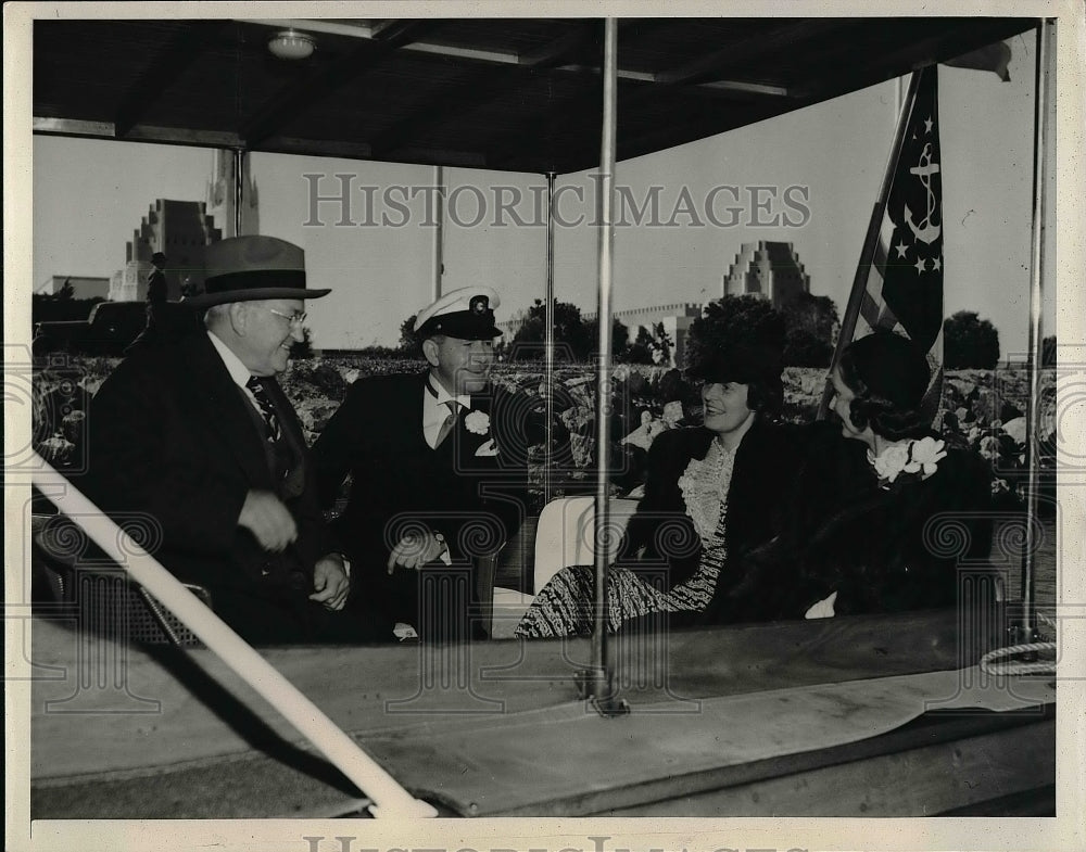 1940 Marshall Dill, Garvey Gibson and their wives  - Historic Images