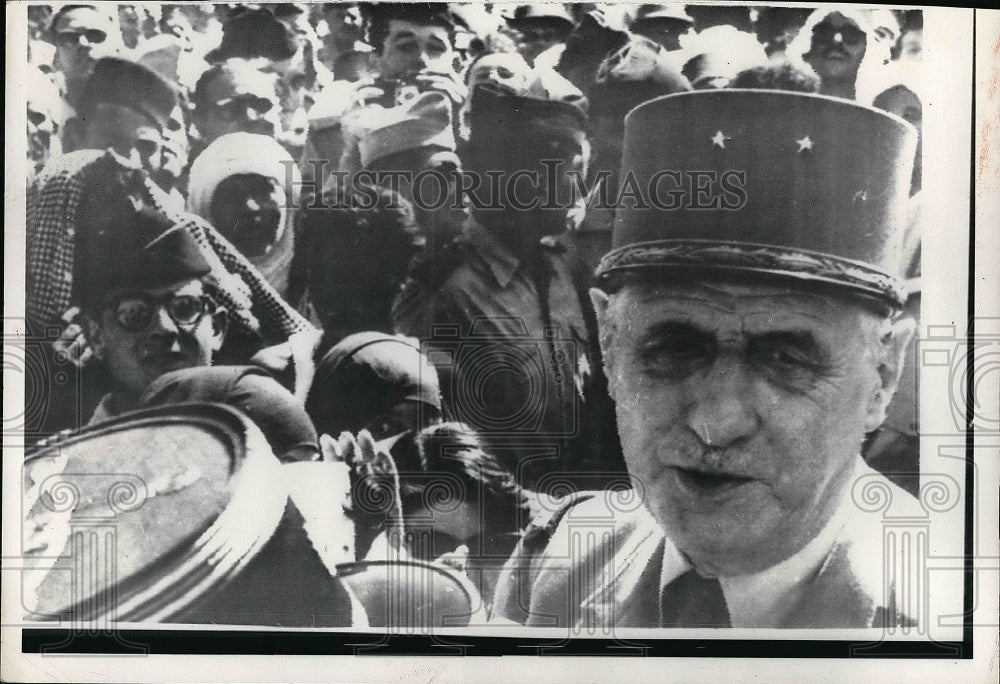 1938 fresh from your Charles de Gaulle Surrounded by soldiers - Historic Images