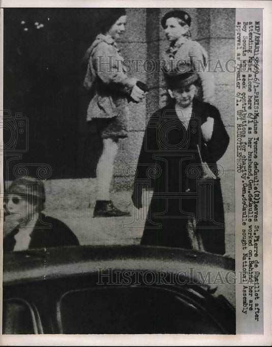 1968 Madame. Yvonne DeGaulle attending mass  - Historic Images