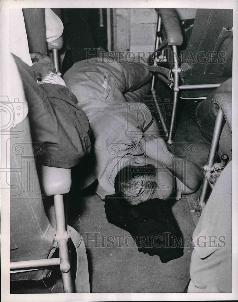 1953 Press Photo Major Salah Salem Egyptian Premier Snuggling Down For Nap - Historic Images
