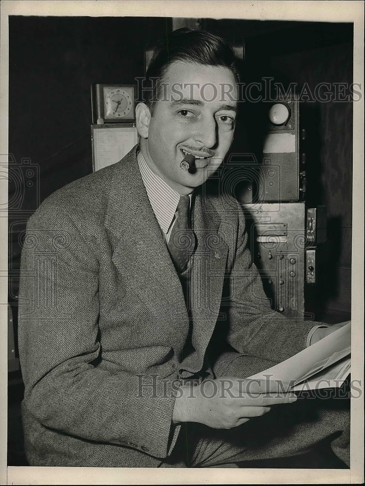 1946 Press Photo John Shea posing for photo - nea56967 - Historic Images