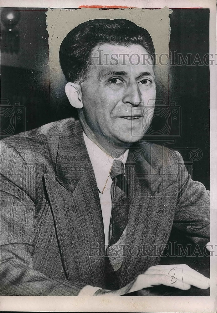 1952 Press Photo Man posing for photograph - Historic Images